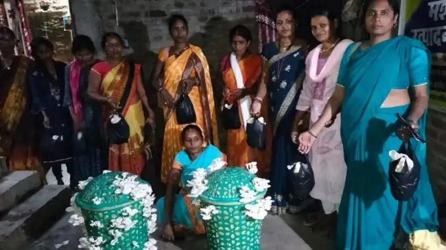 महिलाओं का गजब जुगाड़! घर बैठे 7 दिन में तैयार कर रही मशरूम की फसल
