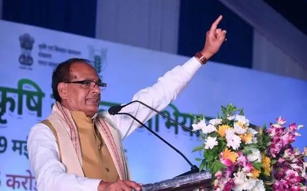 नकली खाद-बीज बेचने वालों पर शिवराज का एक्शन, किसानों को मिला शिकायत करने का नंबर, सख्त कानून की तैयारी