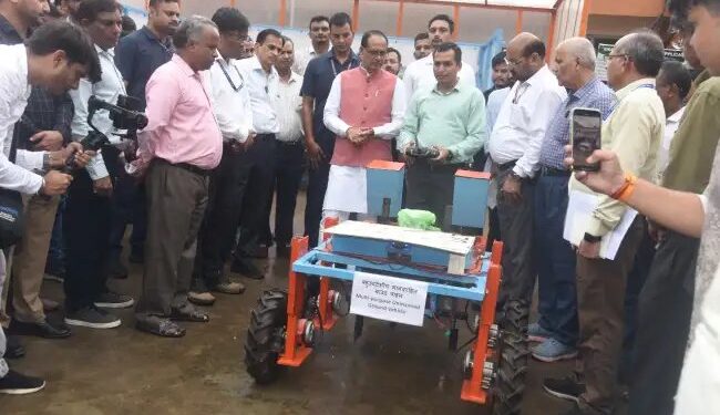 केंद्रीय कृषि मंत्री ने भोपाल स्थित आईसीएआर-केंद्रीय कृषि अभियांत्रिकी संस्थान का दौरा किया