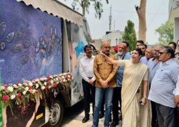 पंजाब राज्यपाल ने भारत की पहली मोबाइल मृदा परीक्षण वैन को दिखाई  हरी झंडी