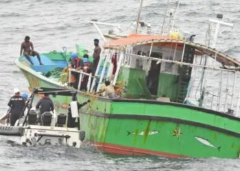 महाराष्ट्र के समुद्री किनारे पर दिखी संदिग्ध नाव, जनता के लिए जारी की गई एडवायजरी