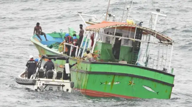 महाराष्ट्र के समुद्री किनारे पर दिखी संदिग्ध नाव, जनता के लिए जारी की गई एडवायजरी