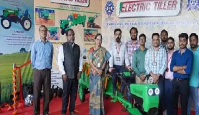 सीएसआईआर-केंद्रीय अभियांत्रिकी अनुसंधान संस्थान ने इलेक्ट्रिक टिलर का अनावरण किया