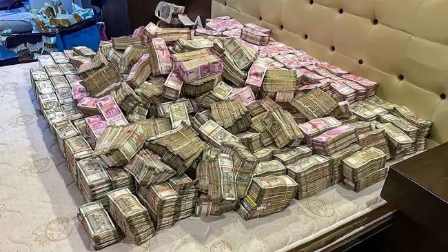 मध्य प्रदेश में प्राइमरी स्कूल टीचर्स के पास मिली करोड़ों की प्रॉपर्टी, EOW ने मारा छापा