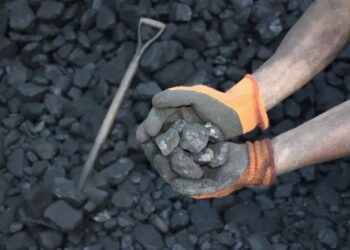 धरती की कोख से रोशनी तक: जानिए कैसे निकलता है कोयला और कैसे बनती है बिजली!