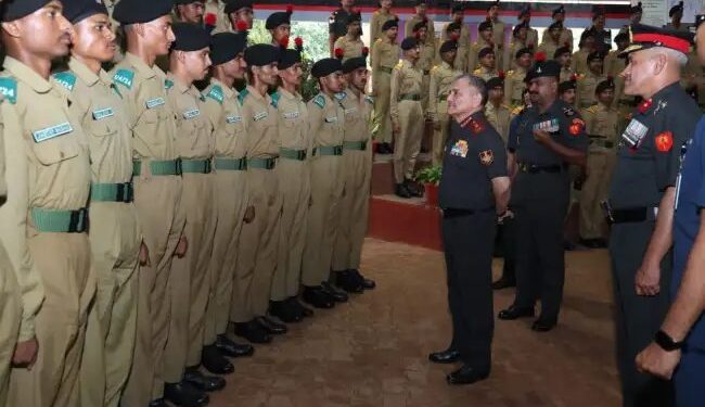 रक्षा प्रमुख ने बेलगावी में अग्निवीर प्रशिक्षुओं के साथ बातचीत की