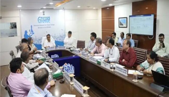 केंद्रीय जल शक्ति मंत्री ने नमामि गंगे मिशन परियोजनाओं की प्रगति की समीक्षा की