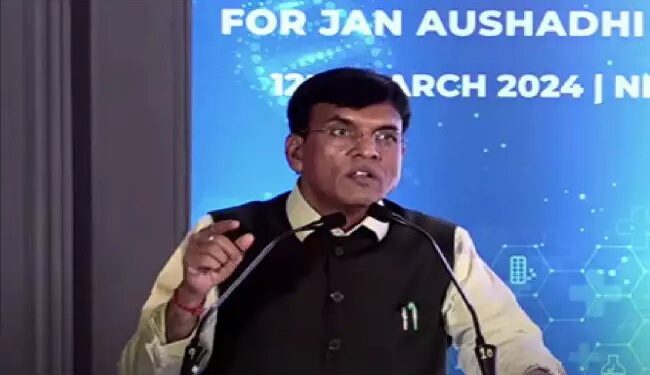 डॉ. मनसुख मंडाविया ने जन औषधि केंद्रों के लिए ऋण सहायता कार्यक्रम का शुभारंभ किया