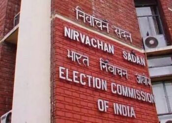 चुनावी भाषणों पर EC का सवाल, पीएम मोदी- राहुल गांधी पर लगे आचार संहिता के आरोप