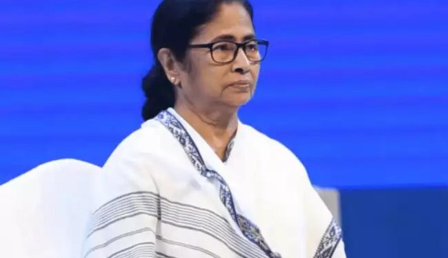 ममता सरकार को हाईकोर्ट से बड़ा झटका, रद्द की 24 हजार स्कूल टीचर्ज की भर्ती