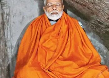 PM MODI का विवेकानंद रॉक पर 45 मिनट का ध्यान, समंदर किनारें लोगों की एंट्री बैन