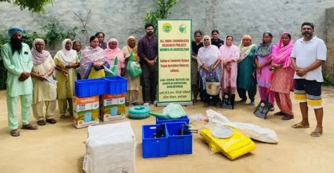 पंजाब कृषि विश्वविद्यालय ने ग्रामीण महिलाओं को दिए कृषि उपकरण