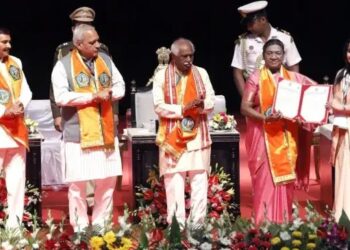 IVRI दीक्षांत समारोह में पहुंचीं राष्ट्रपति द्रौपदी मुर्मु, कहा- पशु कल्याण ही सच्ची मानवता की पहचान