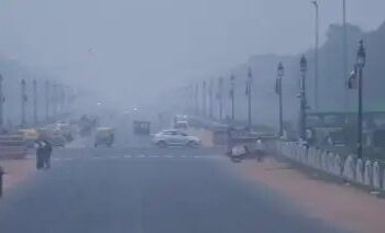 दिल्ली में गिर रहा तापमान बढ़ रहा AQI, जानें क्या है वजह?