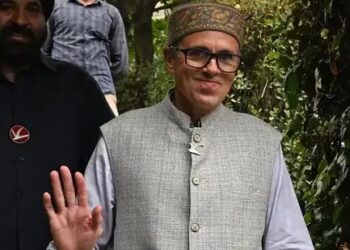 10 साल मिला नया CM! उमर अब्दुल्ला ने ली शपथ, राहुल- प्रियंका समेत कई दिग्गज रहे शामिल