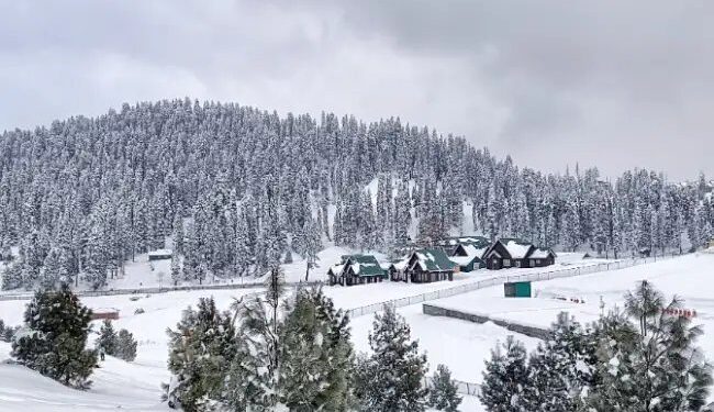 कश्मीर में कड़ाके की ठंड जारी, बादल के साथ बारिश की उम्मीद!