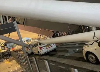 दिल्ली एयरपोर्ट का बुरा हाल, हादसे के बाद यात्रियों के लिए अलर्ट,कई उड़ाने हुई रद्द