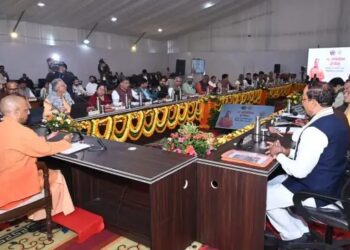 सीएम योगी ने सभी मंत्रियों के साथ कुंभ में लगाई डुबकी, कैबिनेट मीटिंग में हुए बड़े फैसले