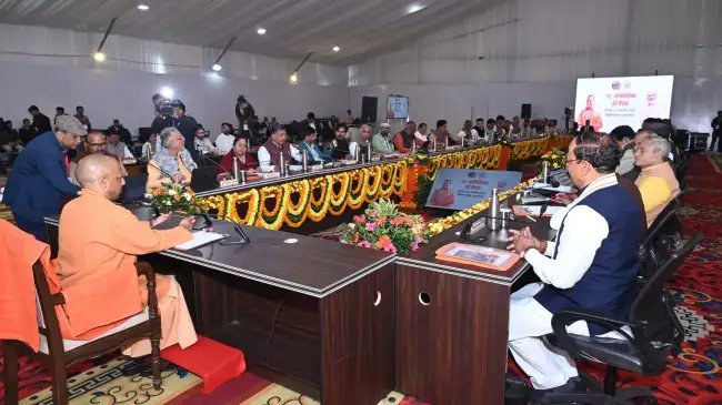 सीएम योगी ने सभी मंत्रियों के साथ कुंभ में लगाई डुबकी, कैबिनेट मीटिंग में हुए बड़े फैसले