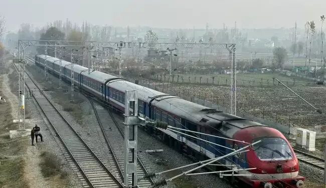 कैबिनेट ने यात्रा को आसान बनाने के लिए 6 मल्टी ट्रैकिंग परियोजनाओं को मंजूरी दी