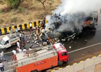 राजस्थान: सीकर में भयानक सड़क हादसा, एक ही परिवार के 7 लोगों की कार में जलकर मौत