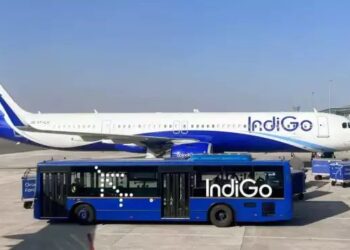 IndiGo फ्लाइट में यात्री ने जड़ा पायलट को मुक्का, कहा- चलाना है तो चला…’