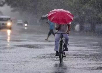 पहाड़ों में पड़ रही बर्फबारी का राजधानी में पड़ेगा असर, बारिश को लेकर अलर्ट