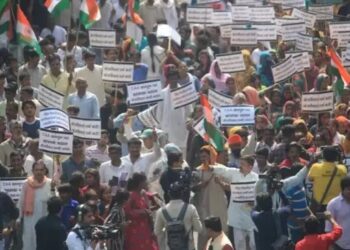 CAA पर दिया बयान केजरीवाल पर पड़ा भारी, आवास के बाहर हिंदू शरर्णाथियों का प्रदर्शन