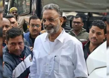 गाजीपुर में अंतिम रस्म की तैयारियां, उमर का आरोप- मुख्तार को दिया जहर