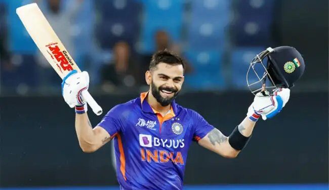 विराट कोहली की एक झलक देखने के लिए दिवाले हुए दिल्ली के फैंस, मची अफरा-तफरी