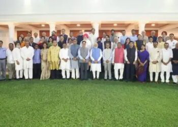 प्रधानमंत्री नरेंद्र मोदी से मिले विदेशों में भारत का प्रतिनिधित्व करने वाले प्रतिनिधिमंडल