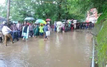 पंजाब में भारी बारिश, हिमाचल में फटा बादल, 19 लोग लापता