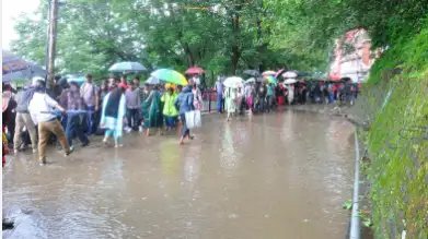 पंजाब में भारी बारिश, हिमाचल में फटा बादल, 19 लोग लापता