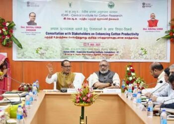 कोयम्बटूर में केंद्रीय कृषि मंत्री की अध्यक्षता में कपास पर उच्चस्तरीय बैठक