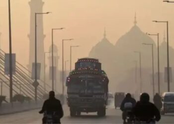 पाक: लाहौर में टूटे सारे रिकॉर्ड, 1000 के पार पहुंचा AQI