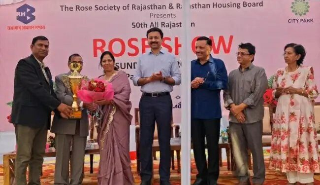 जयपुर: सुनीता राजेश सैनी को किंग आफ द शो का पुरस्कार, तो रामचंद्र सैनी बने क्वीन आफ द शो