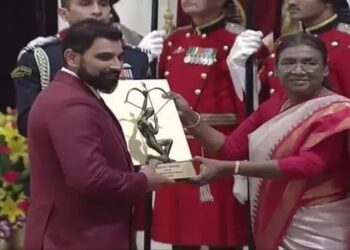 राष्ट्रपति से मिला यूपी के तेज गेंदबाज मोहम्मद शमी को अर्जुन अवॉर्ड