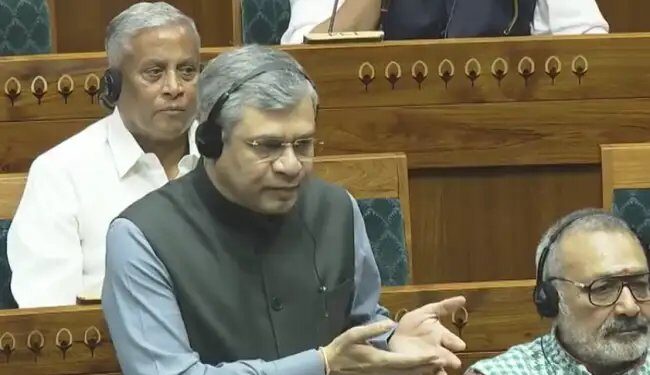 सोशल मीडिया पर अश्लील कंटेट को लेकर संसद में बोले केंद्रीय मंत्री, पढ़ें पूरी खबर..