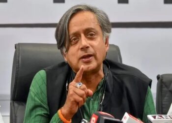 शशि थरूर का PA दिल्ली एयरपोर्ट से गिरफ्तार, गोल्ड स्मगलिंग के लगे आरोप