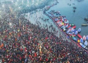 स्टेशन बंद, गाड़ियां की लंबी कतारें…महाकुंभ की भीड़ से प्रयागराज में हालात बेकाबू