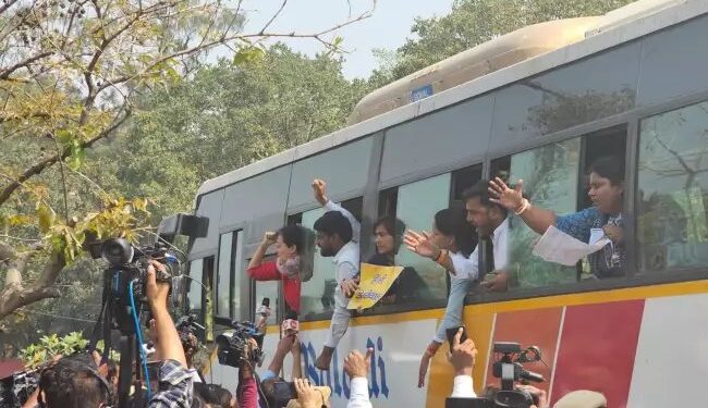 AAP समर्थकों का हल्ला बोल, PM आवास का करेंगे घेराव, कई मेट्रो स्टेशन रहेंगे बंद