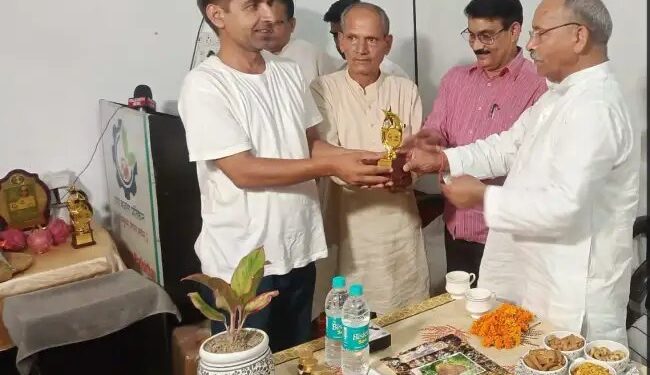 बड़ौत में वैज्ञानिक मधुमक्खी पालन प्रशिक्षण का सफल समापन, सांसद डॉ. राजकुमार सांगवान ने वितरित किए प्रमाणपत्र