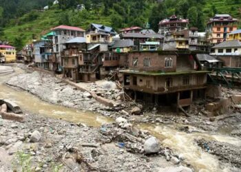 तेज बारिश, भूस्खलन और बिजली गिरने से तबाही मची; गंगा-यमुना समेत नदियों का जलस्तर बढ़ा, स्कूल भी बंद