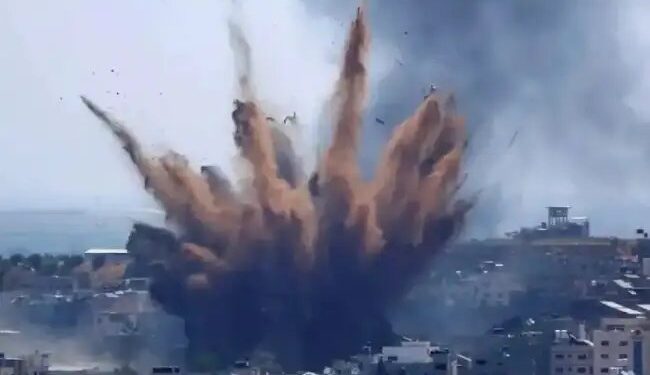 इजरायल की ओर से किए गए हवाई हमले में एक की मौत समेत नौ अन्य घायल