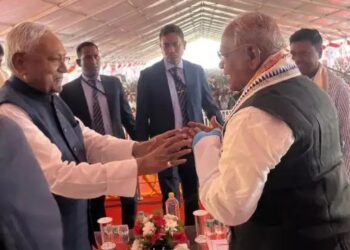 बिहार: मांझी के प्रोग्राम में नीतीश ने नहीं दिया भाषण, महज 2.5 मिनट में निकल गए