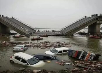 गुजरात में बड़ा हादसा: वडोदरा-आणंद को जोड़ने वाला गंभीरा पुल ध्वस्त, 3 की मौत, कई घायल