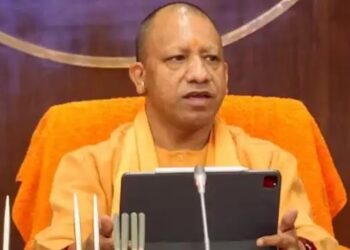 CM योगी को बम से उड़ाने की मिली धमकी, व्हाट्सएप ग्रुप में आया मैसेज, मचा हड़कंप