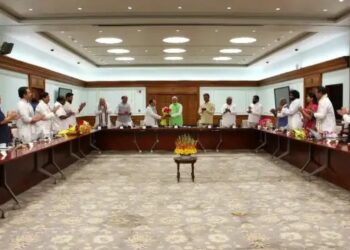 संसदीय दल की बैठक में पहुंचे मोदी, नीतीश-चंद्रबाबू नायडू समेत सभी नेता और सांसद मौजूद