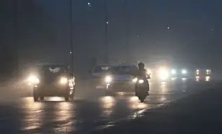 दिल्ली में बढ़ रही ठंड, इन राज्यों में कोहरे और बर्फबारी का अलर्ट, जानें क्या है मौसम अपडेट?