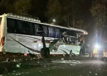 केरल में बड़ा बस हादसा, खाई में गिरी बस, 4 की मौत, कई घायल